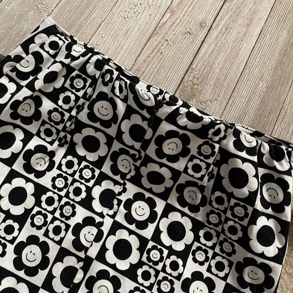 Art Class Floral Smiley Face Front Notch Skirt Girls Size S (6/6X) Black White - Picture 9 of 12